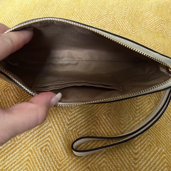 NWOT Coach Dreamy Land Floral Large Corner Zip Wristlet with new coach box - Picture 6 of 8